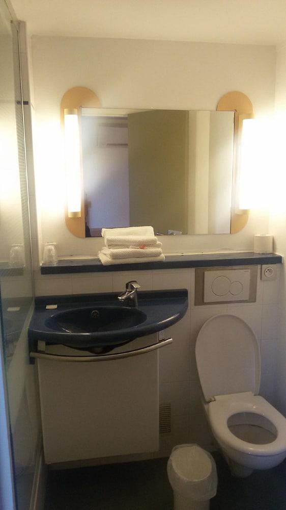 Ibis Budget Villefranche Limas Exterior foto