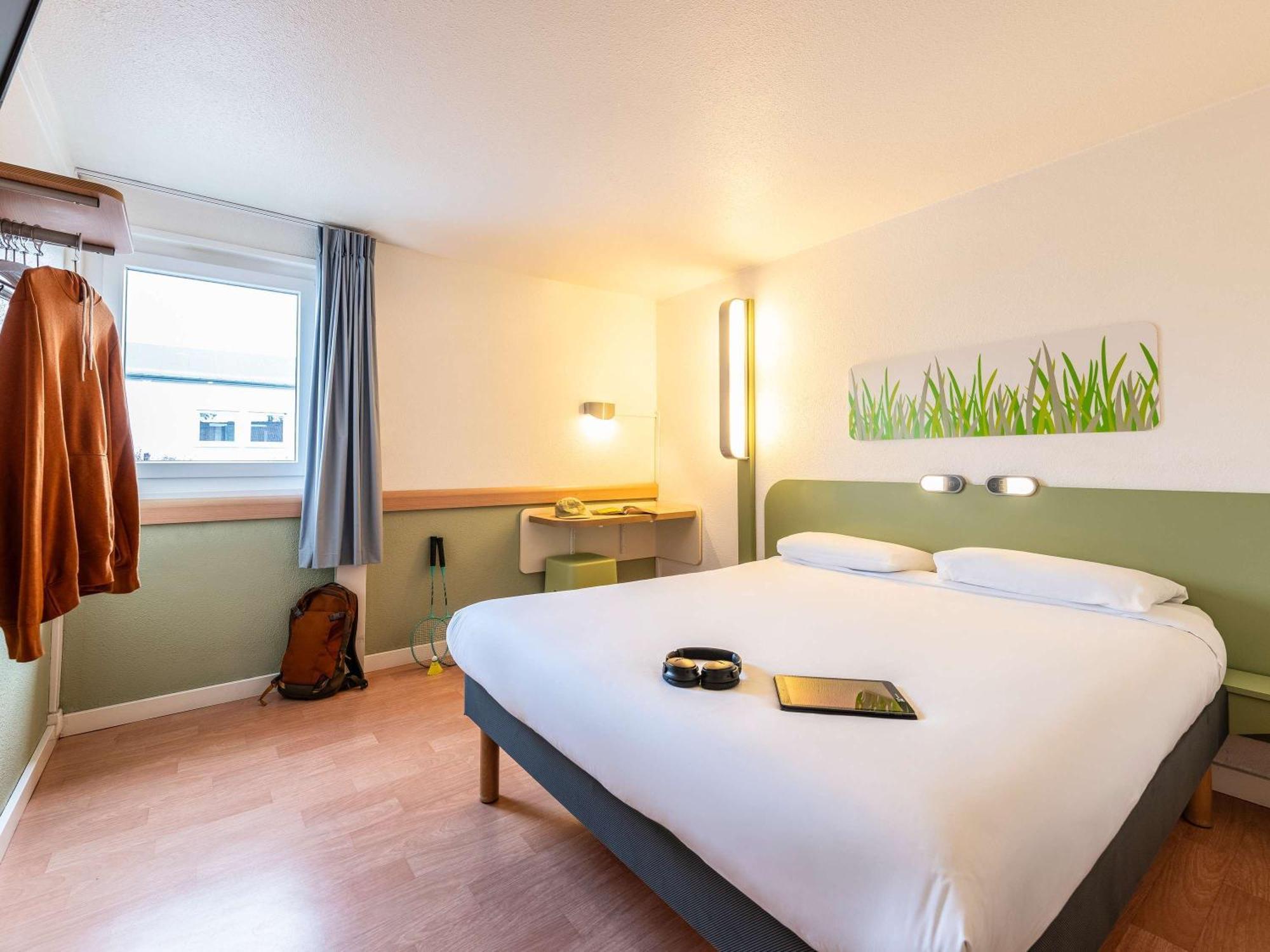 Ibis Budget Villefranche Limas Exterior foto