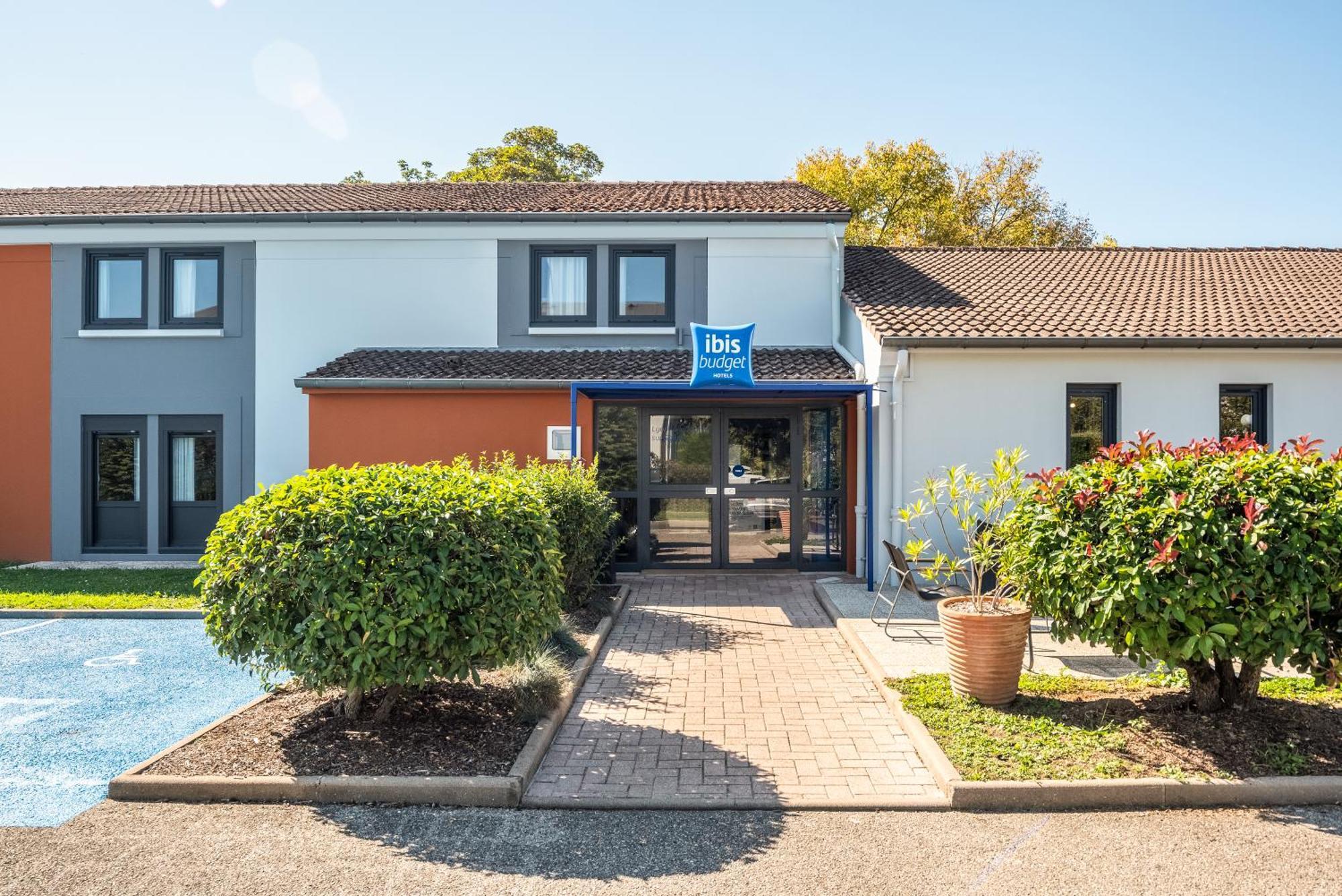 Ibis Budget Villefranche Limas Exterior foto