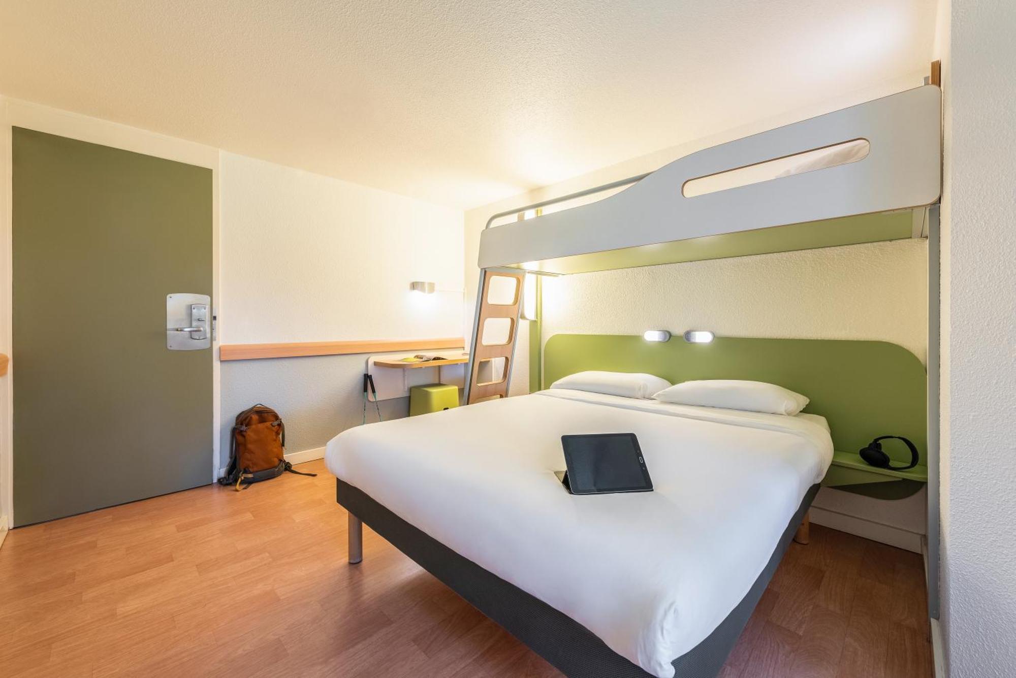 Ibis Budget Villefranche Limas Exterior foto