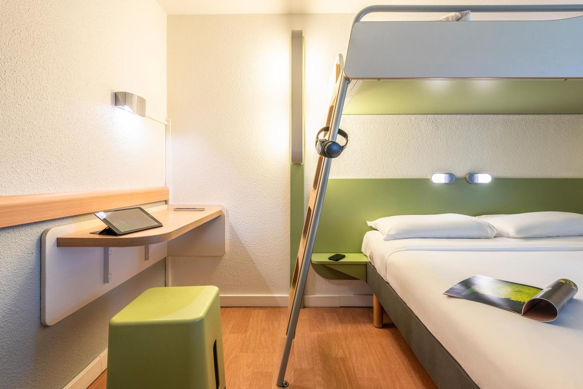 Ibis Budget Villefranche Limas Exterior foto